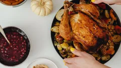 Cómo cocinar pollo para que quede lo más jugoso posible: los chefs comparten sus secretos