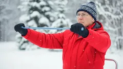 Solo 15 minutos al día y las articulaciones quedarán como nuevas: ejercicios para mayores de 60 años