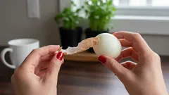 Los huevos quedarán perfectamente cocidos siempre: un truco sencillo para que la cáscara se desprenda sola