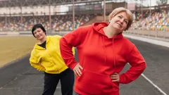 El principal secreto para tener energía después de los 60: el eficaz método de caminata 6-6-6