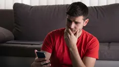 Expertos: 5 señales evidentes de que alguien controla tu teléfono en secreto